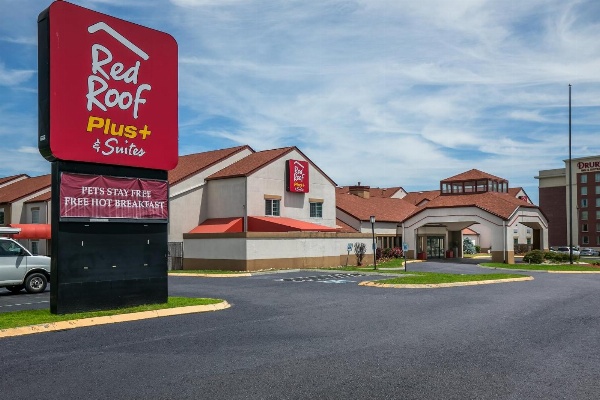 Red Roof PLUS+ & Suites Knoxville West-Cedar Bluff image 3